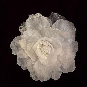 Elegant White Floral Hair Clip